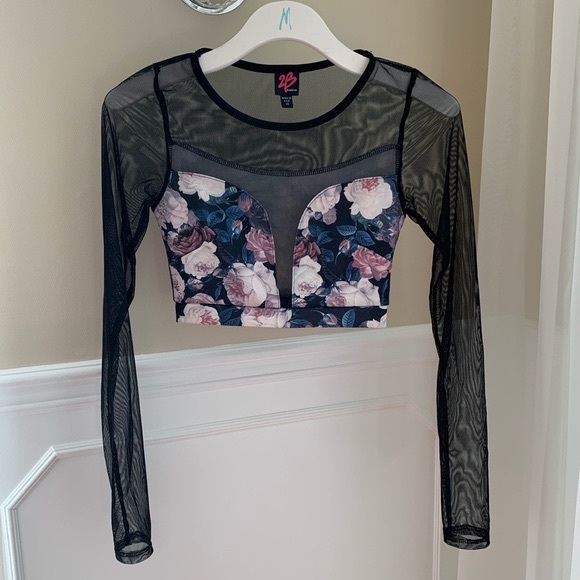 2B Bebe size XS Deep V Floral Crop Top - Picture 2 of 15